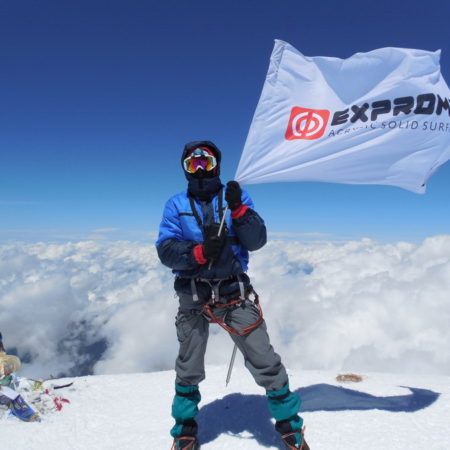 26.07.2013: The flag company Expromt raised to the top of mount Elbrus (5642 m)